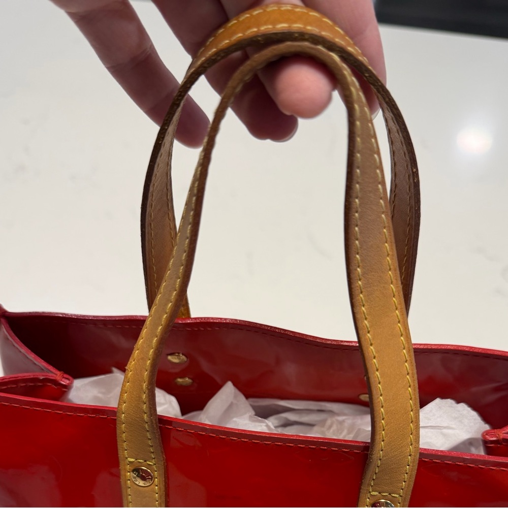 Louis Vuitton Red Vernis Reade Handbag - Picture 6 of 10